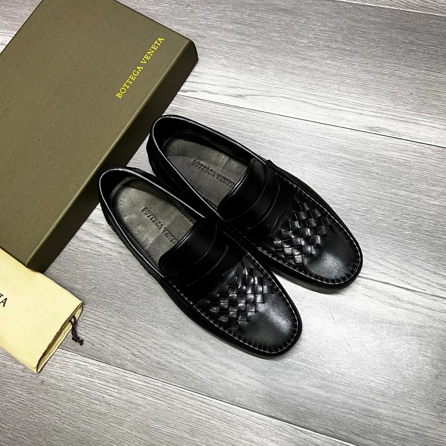 Factory price 480 BV〰️Purely handmade classic men's beanie shoes👉👉driving shoes, slip-on shoes, woven with cowhide imported from Italy, 💕water-dyed cowhide lining, 🔊original outsole, waterproof platform design, comfortable on the feet. A good choice for traveling and driving, two colors available, code number: 38-44, (45 can be customized)
